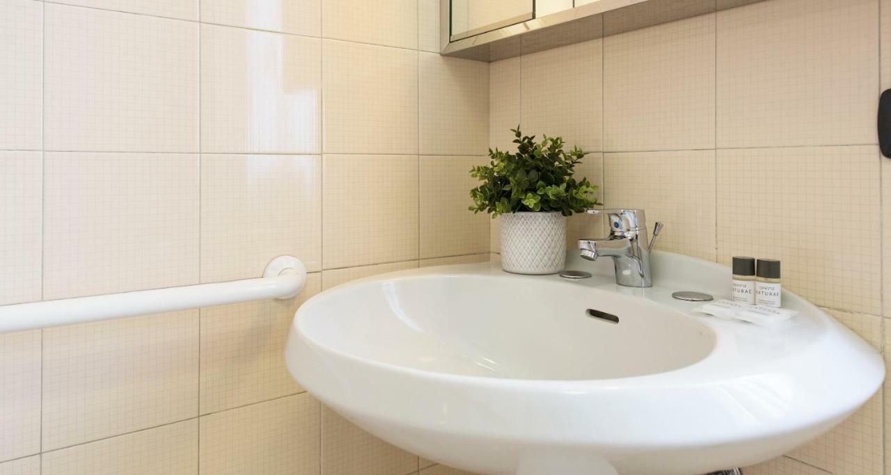 Joivy Welcoming 1Br Apt Next To Villa Olmo Como Exteriör bild