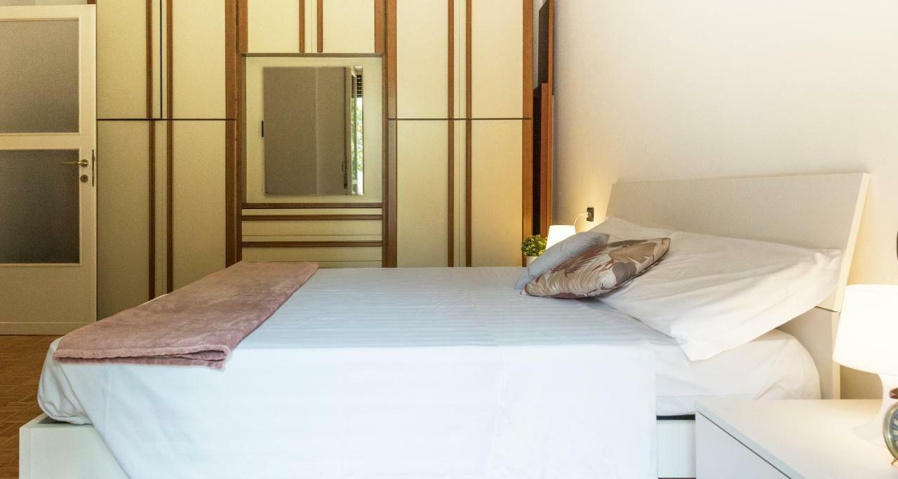 Joivy Welcoming 1Br Apt Next To Villa Olmo Como Exteriör bild